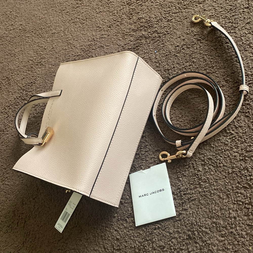 NWT- MARC JACOBS bag with strap and handle - Picture 10 of 11